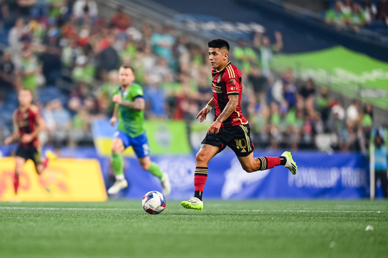 Atlanta United midfielder Thiago Almada #10 dribbles during the first half of the match against Seattle Sounders FC at Lumen Field in Seattle, WA on Sunday, August 20, 2023. (Photo by Mitch Martin/Atlanta United)