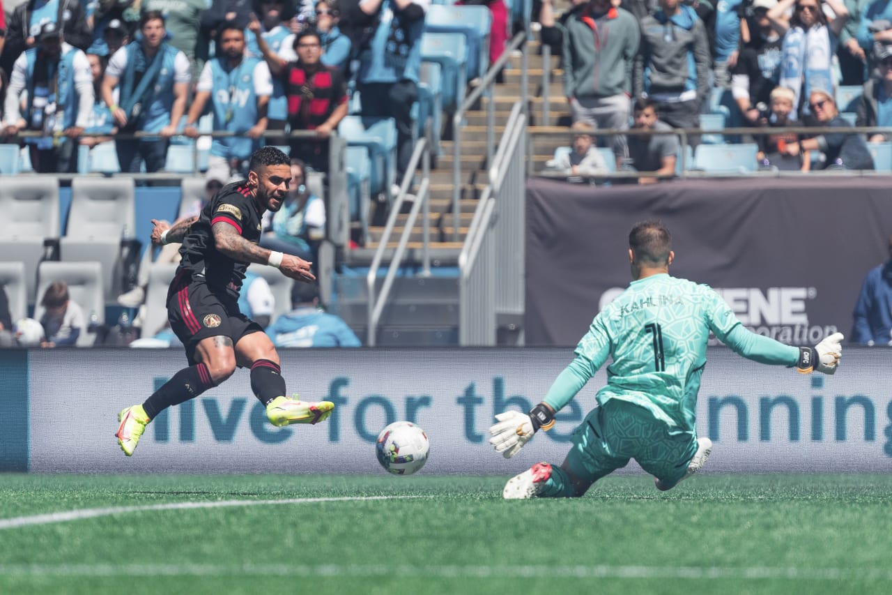 Atlanta United forward Dom Dwyer #4 shoots the ball during the match against Charlotte FC at Bank of America Stadium in Charlotte, United States on Sunday April 10, 2022. (Photo by Dakota Williams/Atlanta United)