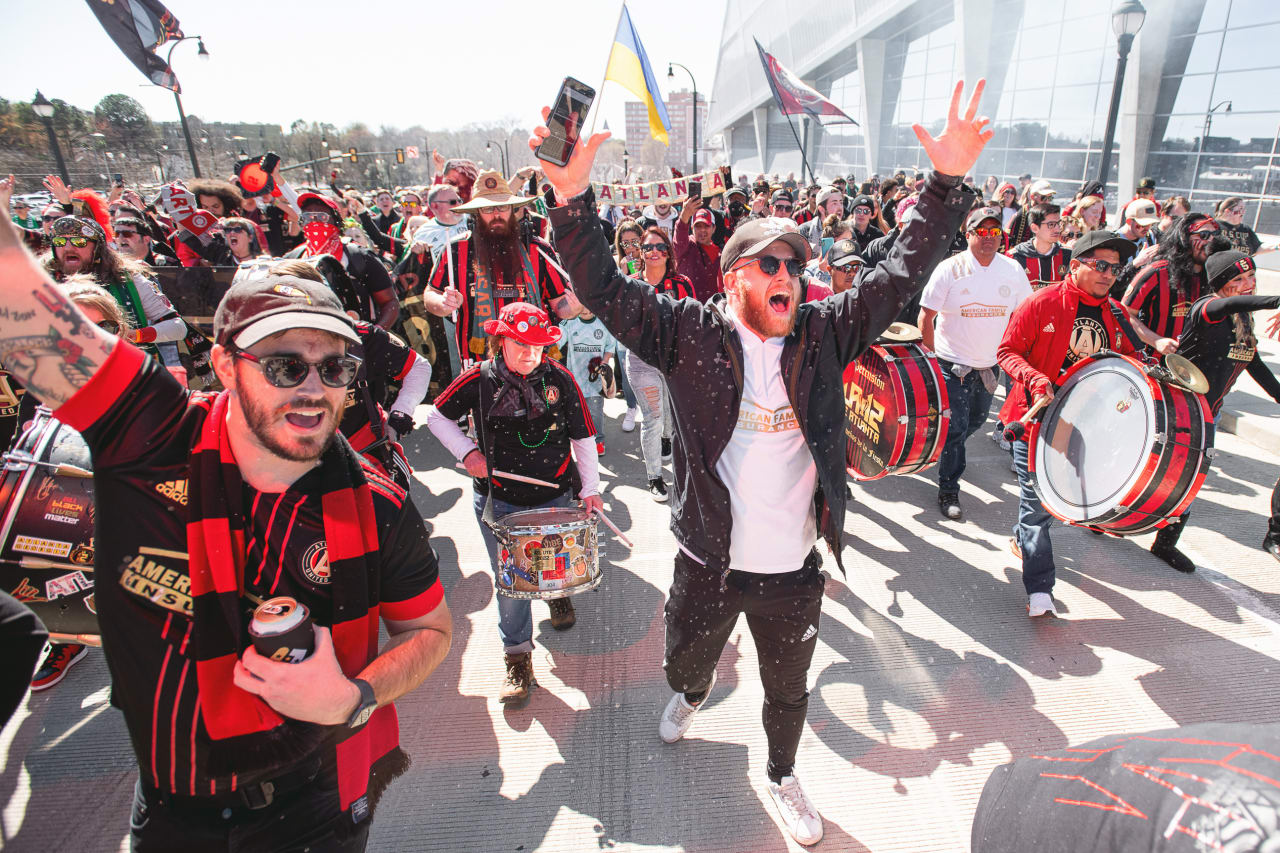 Atlanta United supporters march before the 2022 Opening Day match against Charlotte FC at Mercedes-Benz Stadium in Atlanta, United States on Sunday March 13, 2022. (Photo by AJ Reynolds/Atlanta United)
