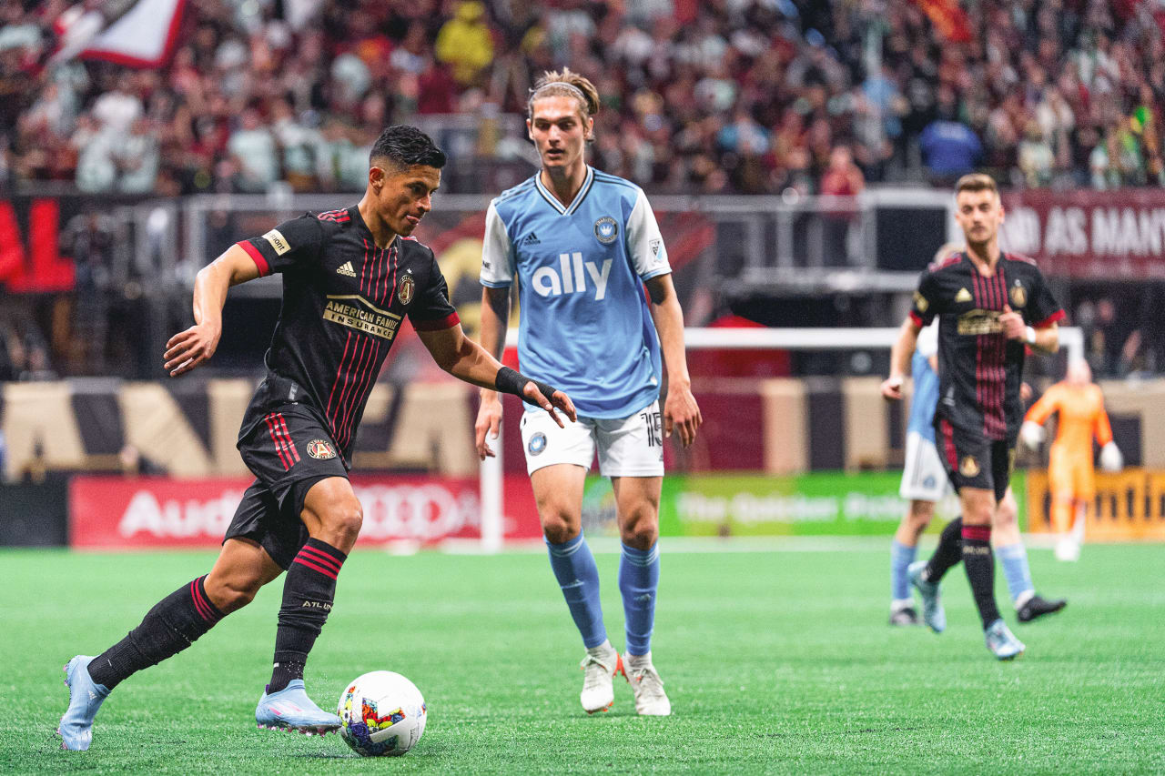 Atlanta United defender Ronald Hernandez #2 dribbles the ball during the 2022 Opening Day match against Charlotte FC at Mercedes-Benz Stadium in Atlanta, United States on Sunday March 13, 2022. (Photo by Dakota Williams/Atlanta United)