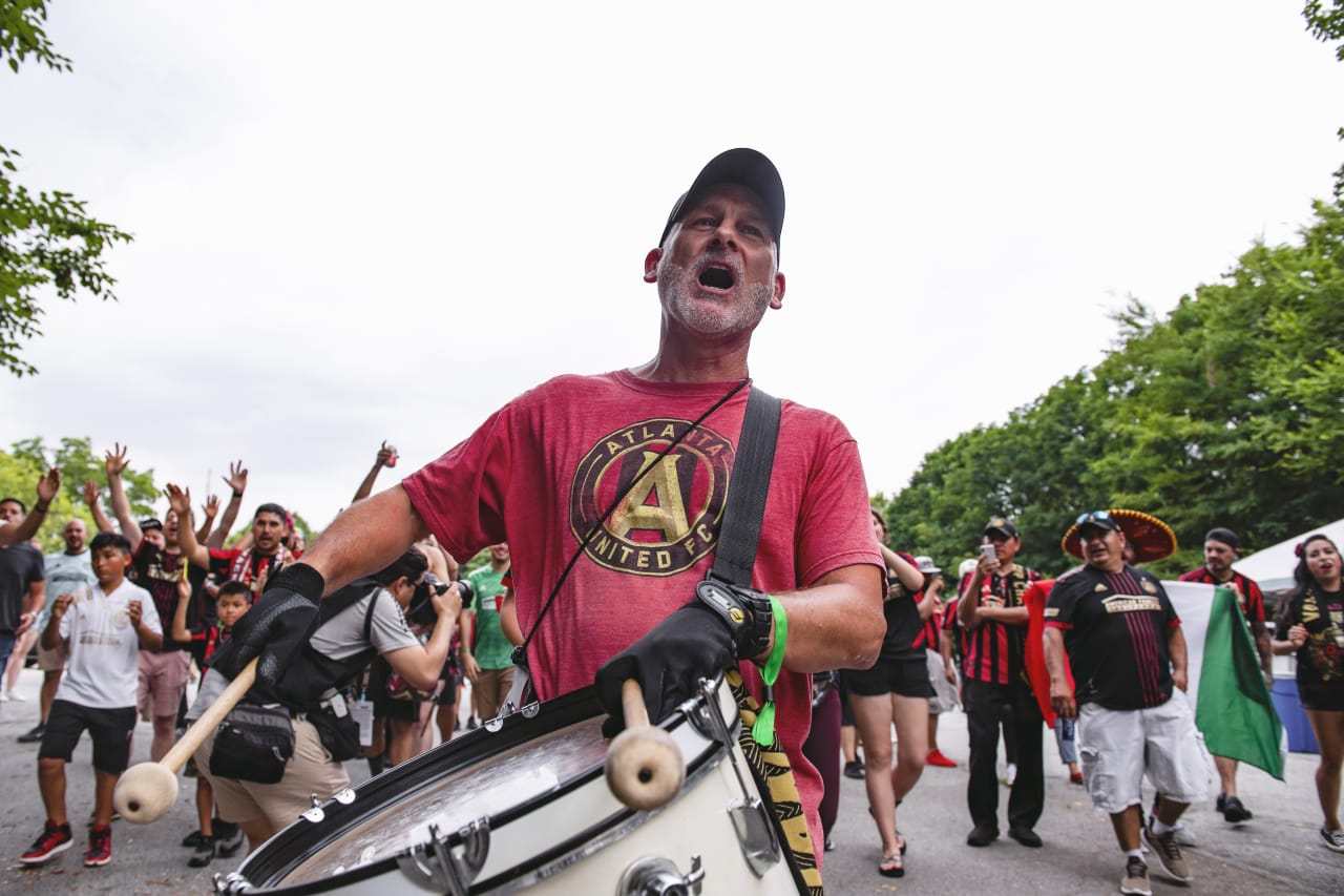 Atlanta United supporters march before the match against Pachuca at Mercedes-Benz Stadium in Atlanta, United States on Tuesday June 14, 2022. (Photo by Jay Bendlin/Atlanta United)