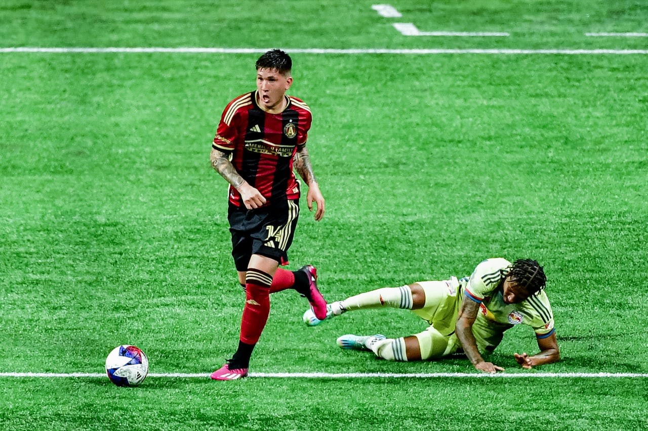 Atlanta United midfielder Franco Ibarra #14 dribbles during the first half during the match against New York Red Bulls at Mercedes-Benz Stadium in Atlanta, GA on Saturday April 1, 2023. (Photo by Kyle Hess/Atlanta United)