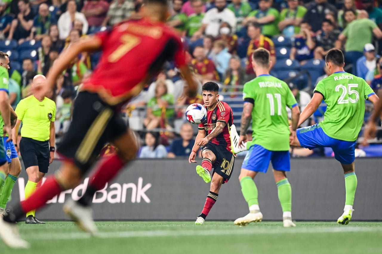 Atlanta United midfielder Thiago Almada #10 feeds a pass to forward Giorgos Giakoumakis #7 during the second half of the match against Seattle Sounders FC at Lumen Field in Seattle, WA on Sunday, August 20, 2023. (Photo by Mitch Martin/Atlanta United)