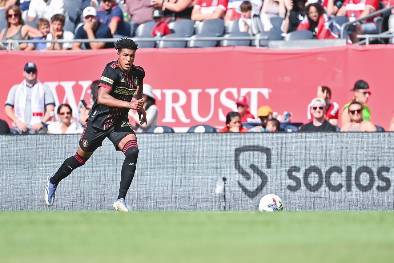 Atlanta United defender Caleb Wiley #26 dribbles the ball during the first half of the match against Chicago Fire FC at Soldier Field in Chicago, United States on Saturday July 30, 2022. (Photo by Dakota Williams/Atlanta United)