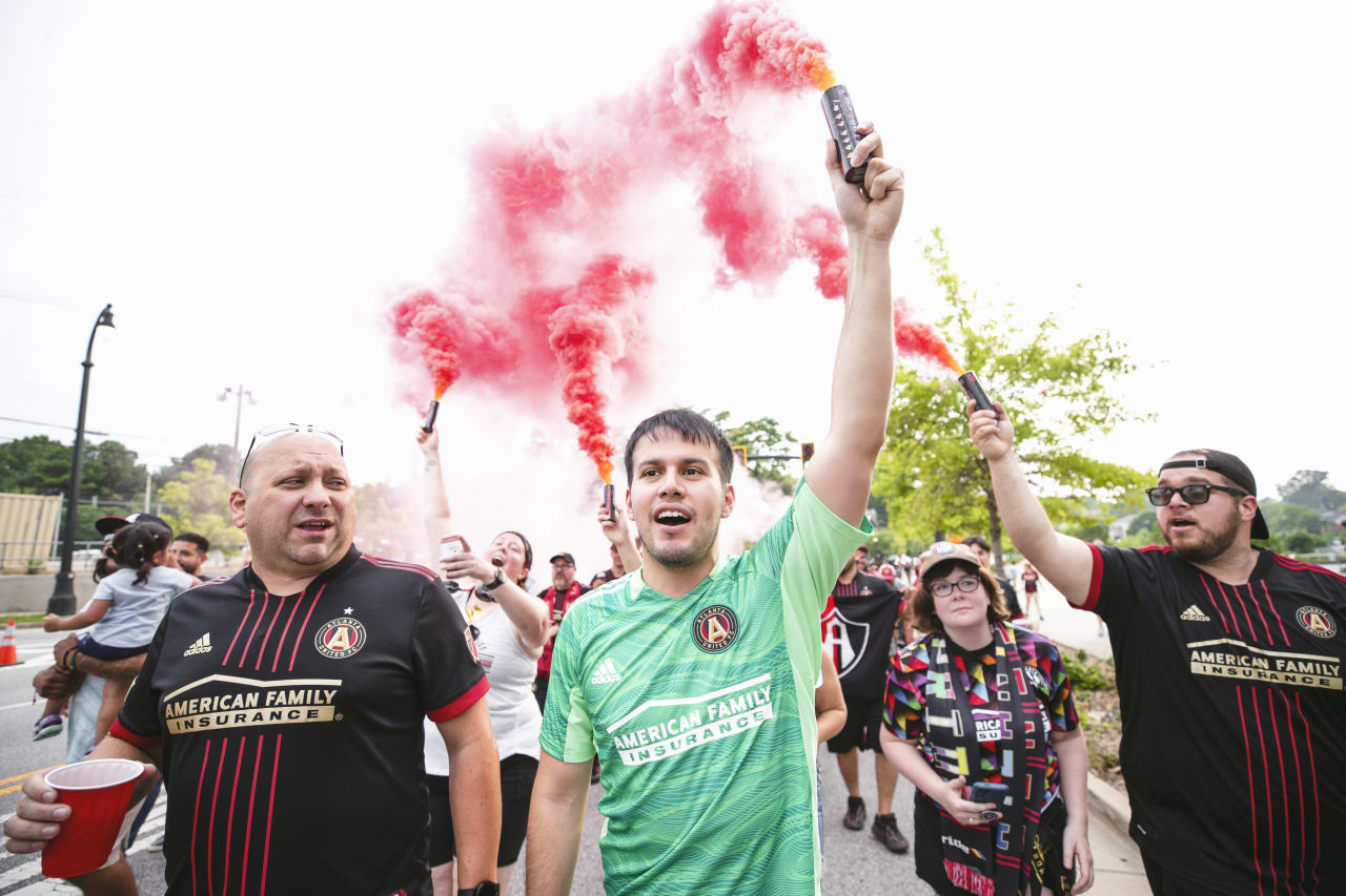 Atlanta United supporters march before the match against Pachuca at Mercedes-Benz Stadium in Atlanta, United States on Tuesday June 14, 2022. (Photo by AJ Reynolds/Atlanta United)