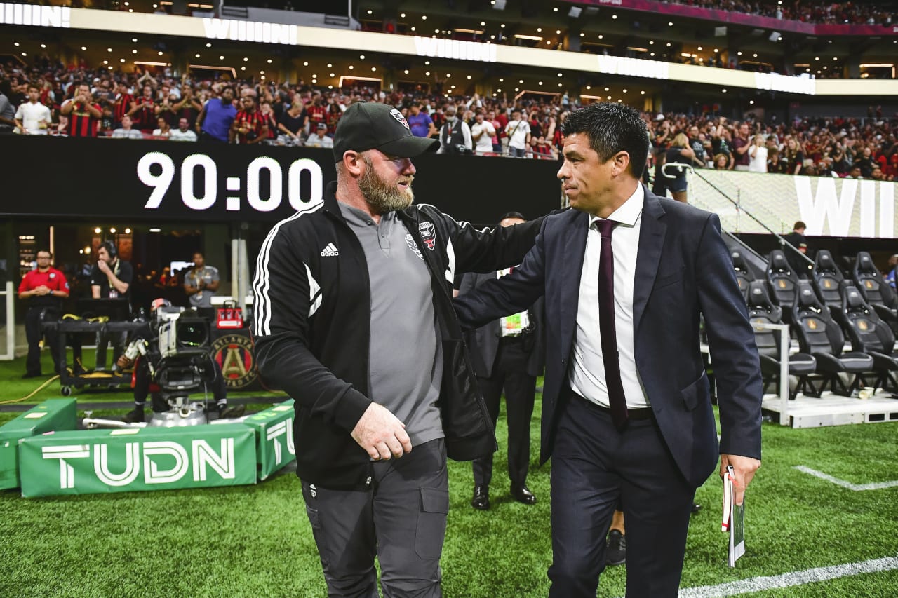 Atlanta United Head Coach Gonzalo Pineda talks with the opposing coach after the match against D.C. United at Mercedes-Benz Stadium in Atlanta, United States on Sunday August 28, 2022. (Photo by Kyle Hess/Atlanta United)
