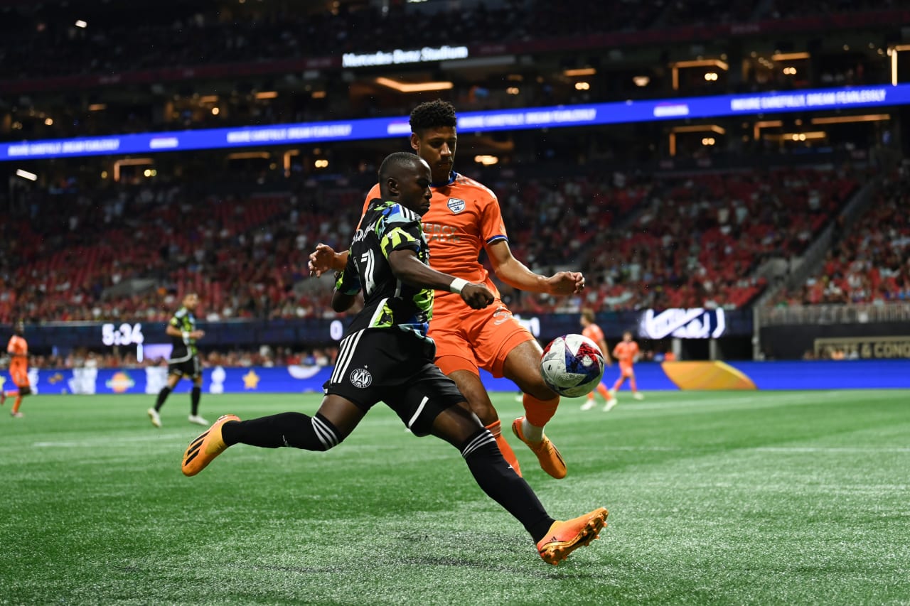 Atlanta United forward Edwin Mosquera #21 fights for the ball during the match against Cincinnati FC at Mercedes-Benz Stadium in Atlanta, GA on Wednesday, August 30, 2023. (Photo by Mitch Martin/Atlanta United)