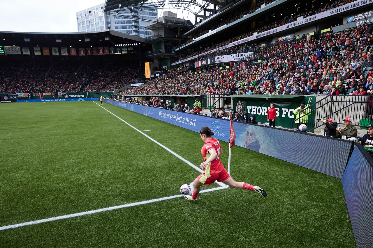 Thorns FC midfielder Olivia Moultrie takes a corner in the dying minutes of the first half.