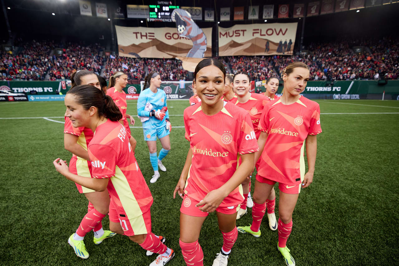 Thorns FC forward Sophia Smith preps for kickoff with the Rose City Riveter at her back.