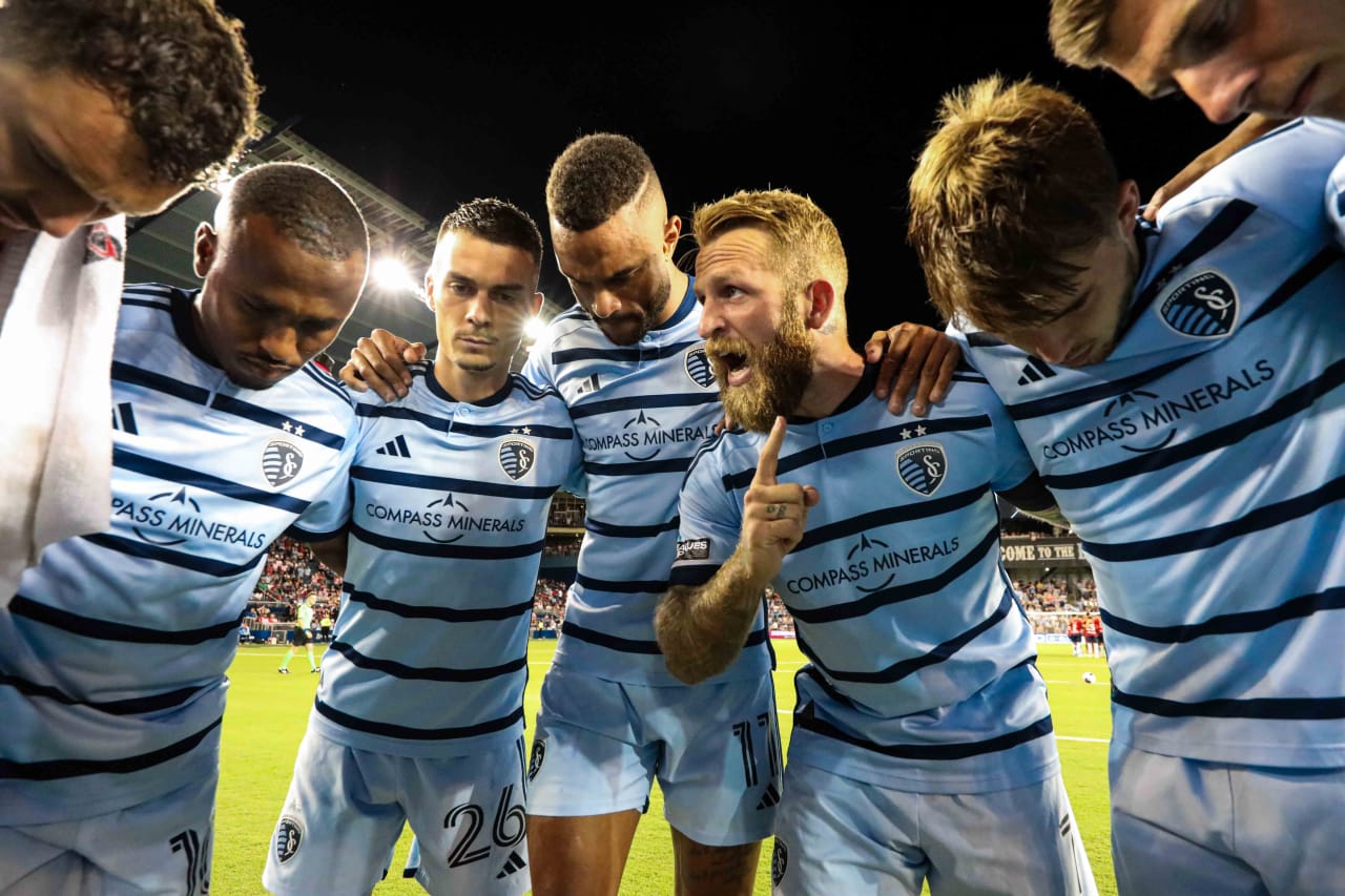 Johnny Russell leads the pre-match huddle speech ahead of SKC vs Chivas.