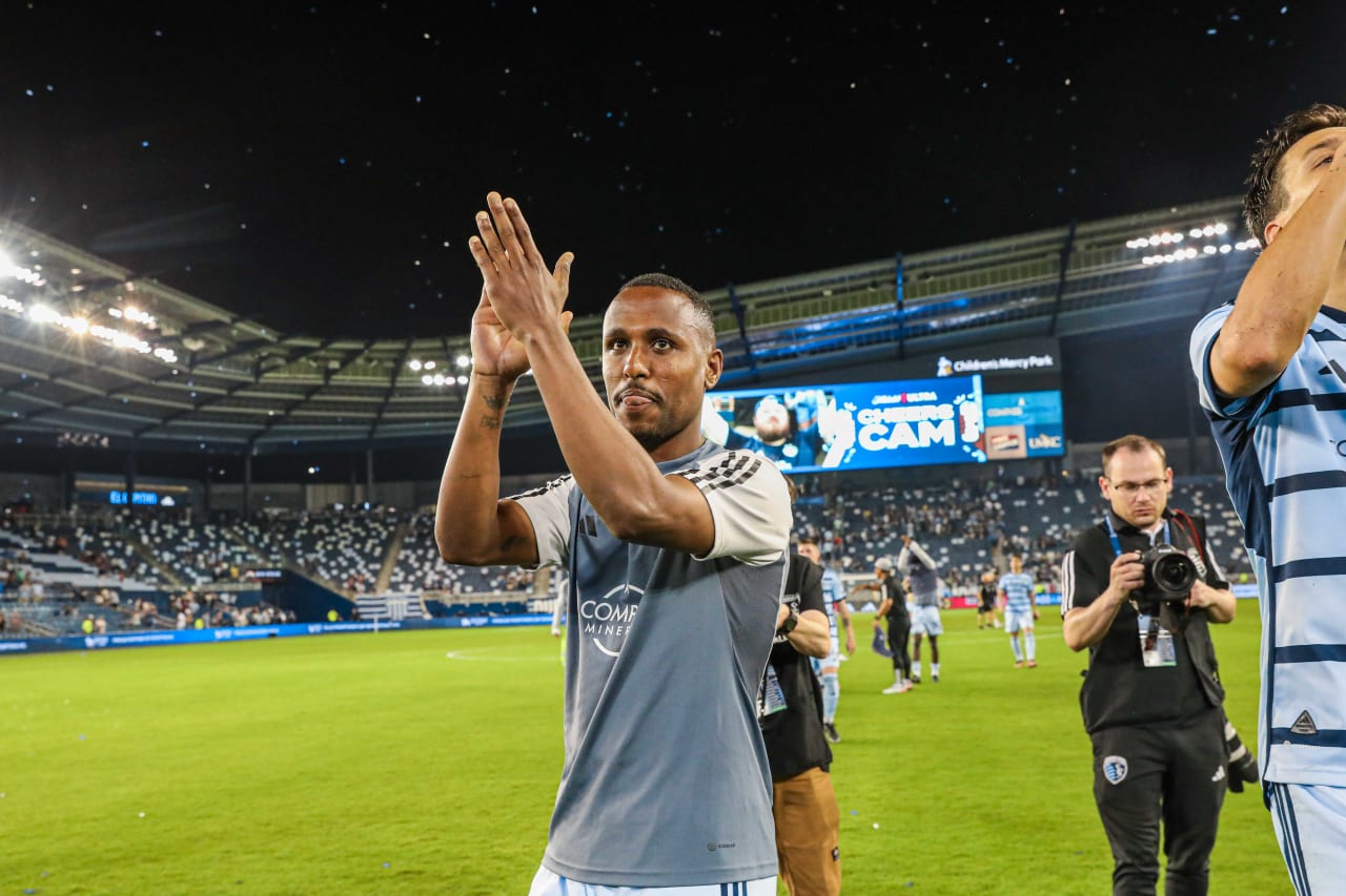 Gadi Kinda thanks fans for their support throughout the match on May 31.