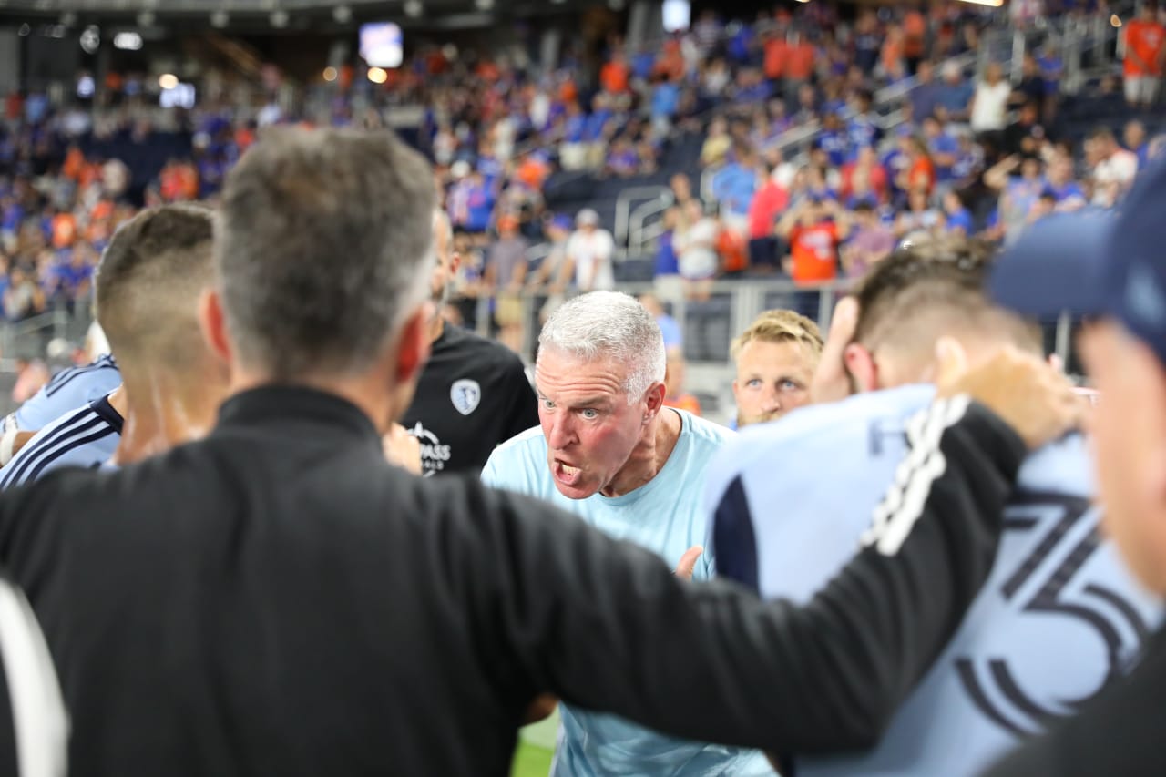 Coach Peter Vermes gives a speech to the team before the penalty kicks.