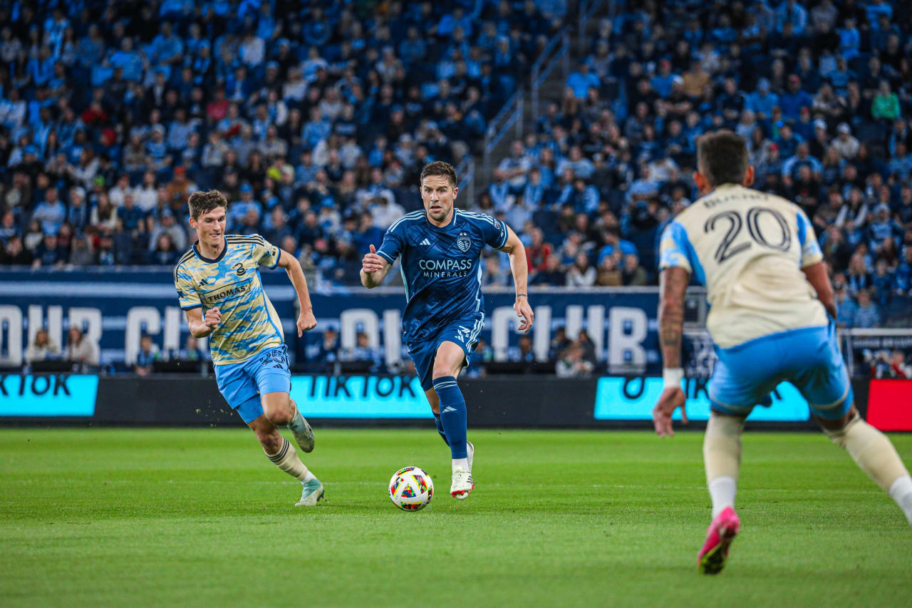 Defender Andreu Fontàs continues fighting for the ball during the SKC vs PHI match.
