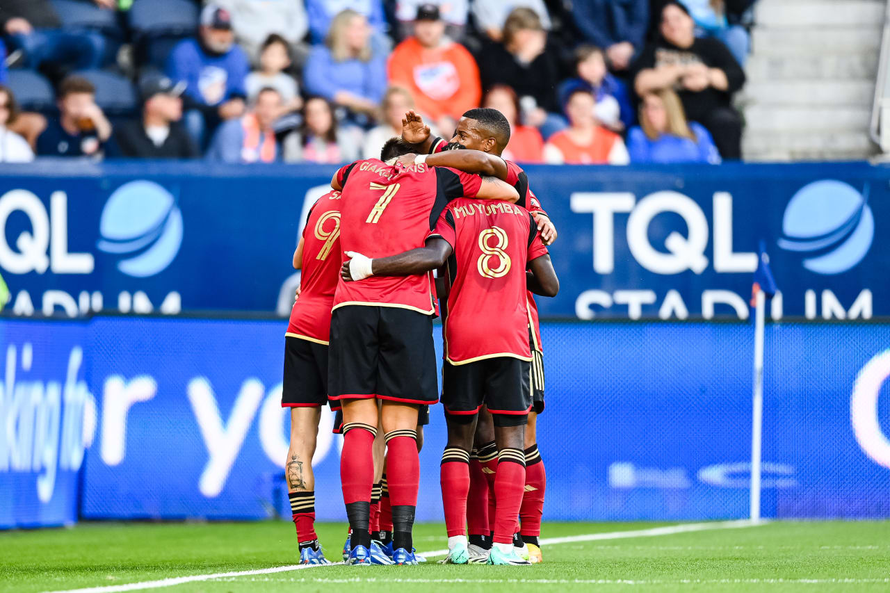Atlanta United forward Giorgos Giakoumakis #7 celebrates with teammates after a goal during the first half of the match against Cincinnati FC at TQL Stadium in Cincinnati, OH on Saturday, October 21, 2023. (Photo by Mitch Martin/Atlanta United)