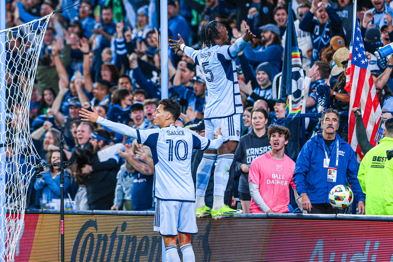 Dany Rosero celebrates his goal with the team and the Cauldron.